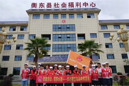 致敬劳动，情系长者——荣达餐饮与您共筑温情！